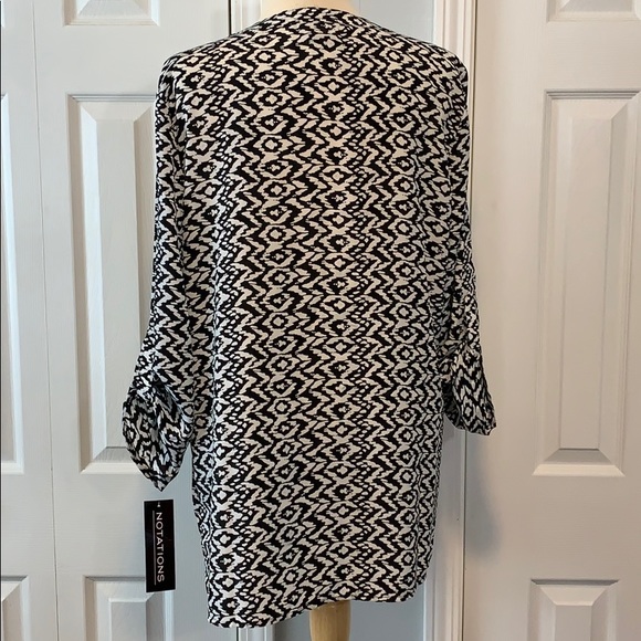 Notations black & white print v-neck blouse/tunic. - Picture 5 of 7